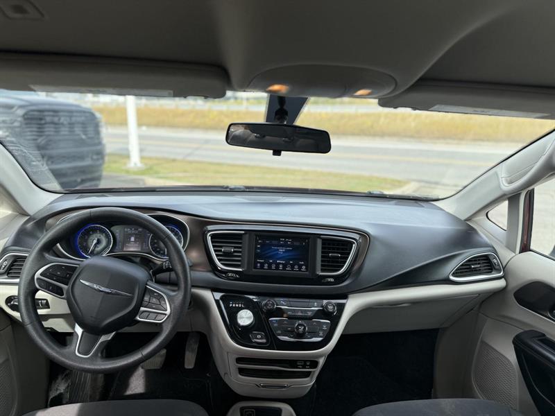 chrysler Pacifica 2018 - 11