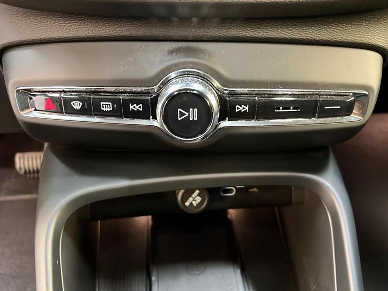 volvo XC40 2023 - 16