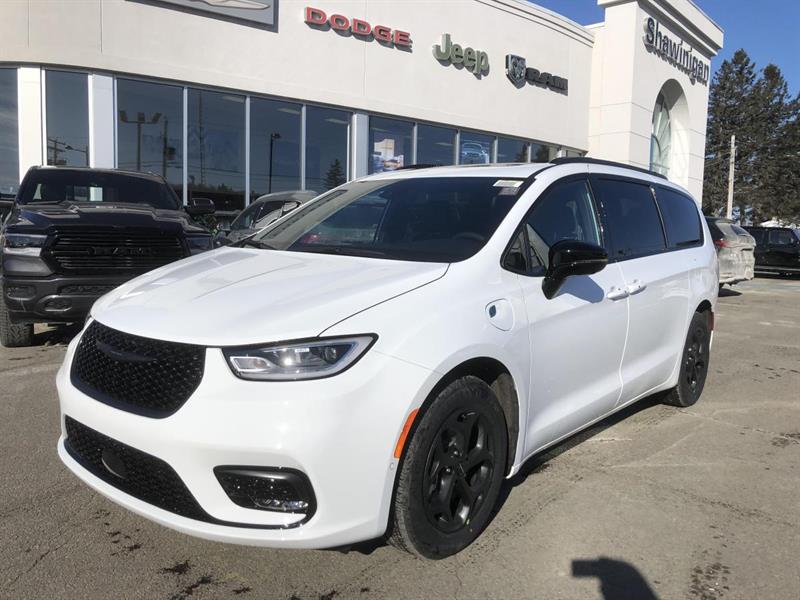 chrysler Pacifica Hybrid 2024