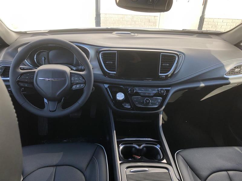 chrysler Pacifica Hybrid 2024 - 8