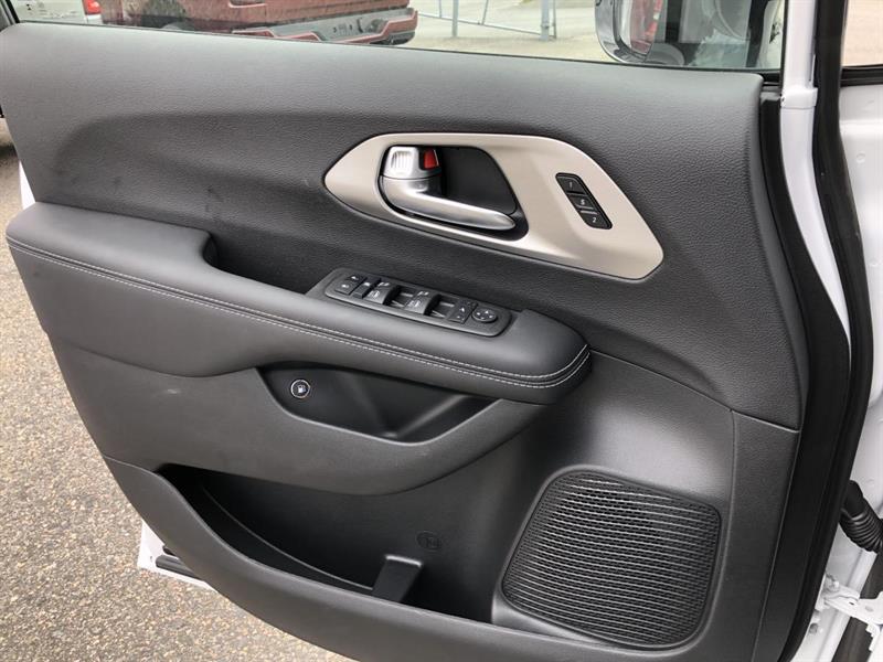 chrysler Pacifica Hybrid 2024 - 8