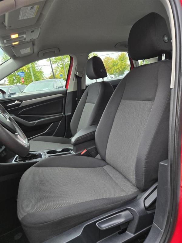 volkswagen Jetta 2019 - 16