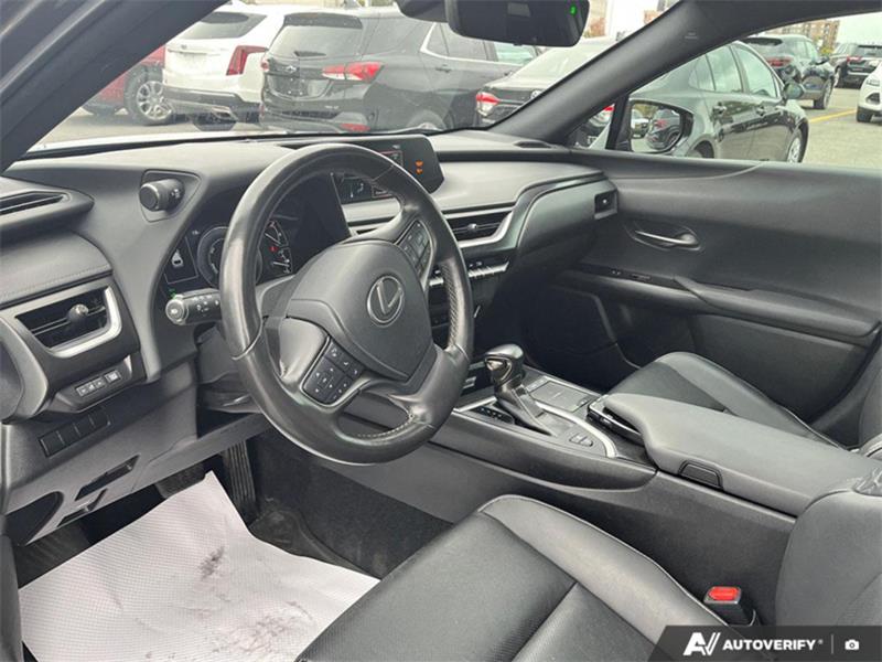 lexus UX 2020 - 11