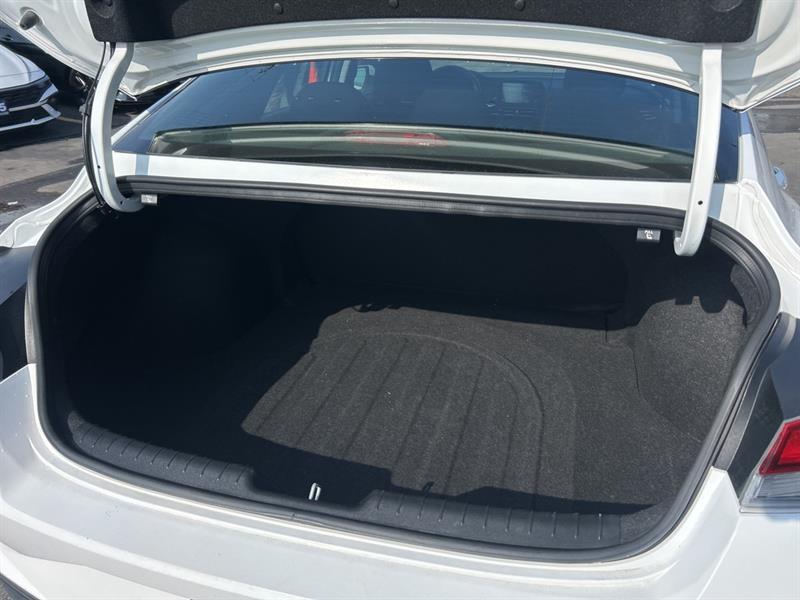 hyundai Elantra 2022 - 19