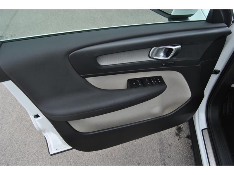 2023 Volvo C40 - Image 12