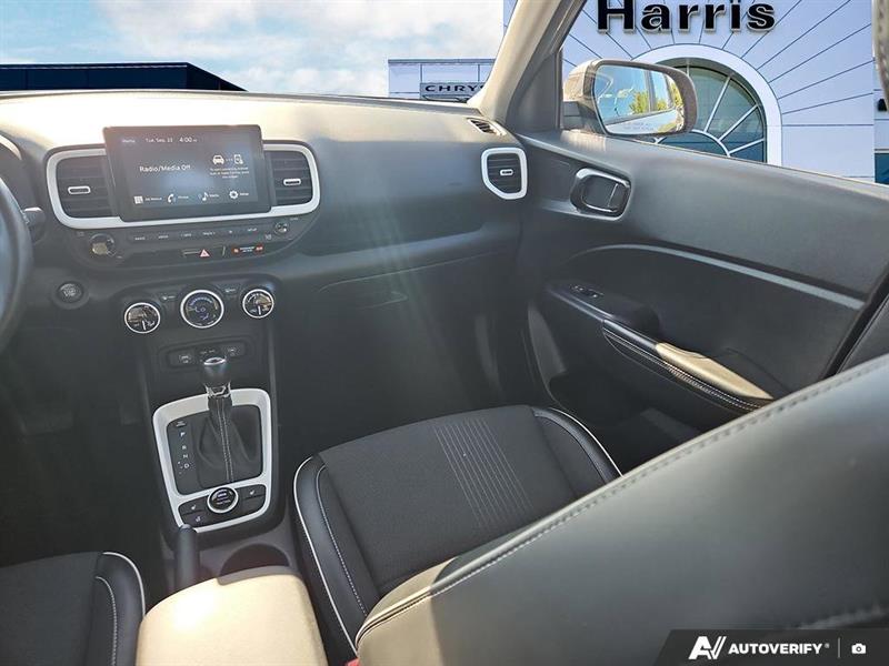 hyundai Venue 2023 - 25