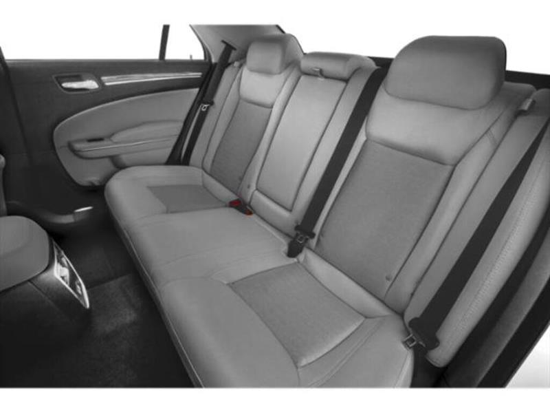 chrysler 300 2023 - 11