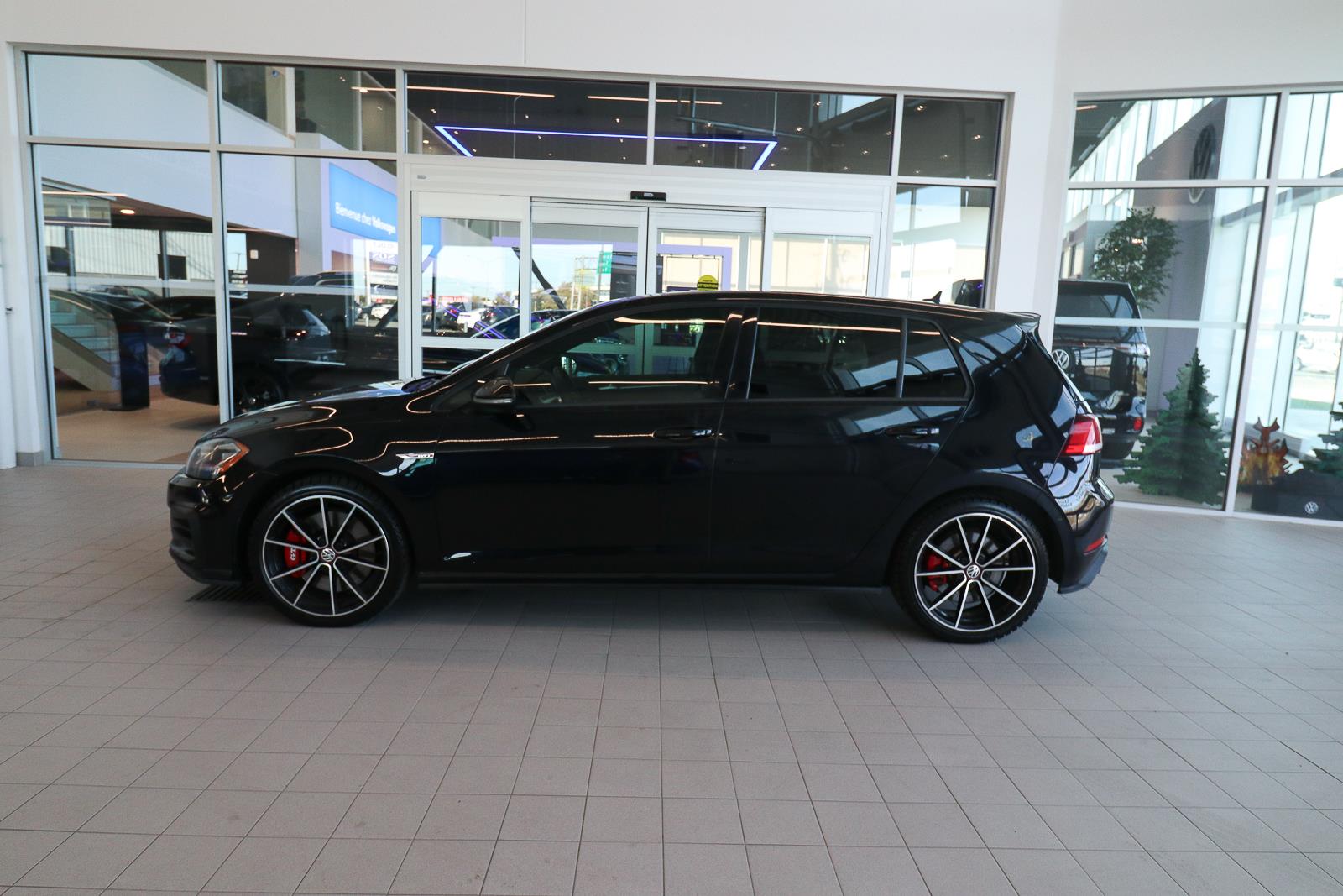 Volkswagen Golf GTI 2.0T Autobahn FWD