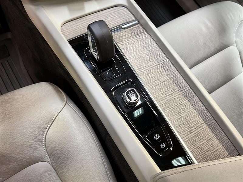 volvo XC60 2023 - 16