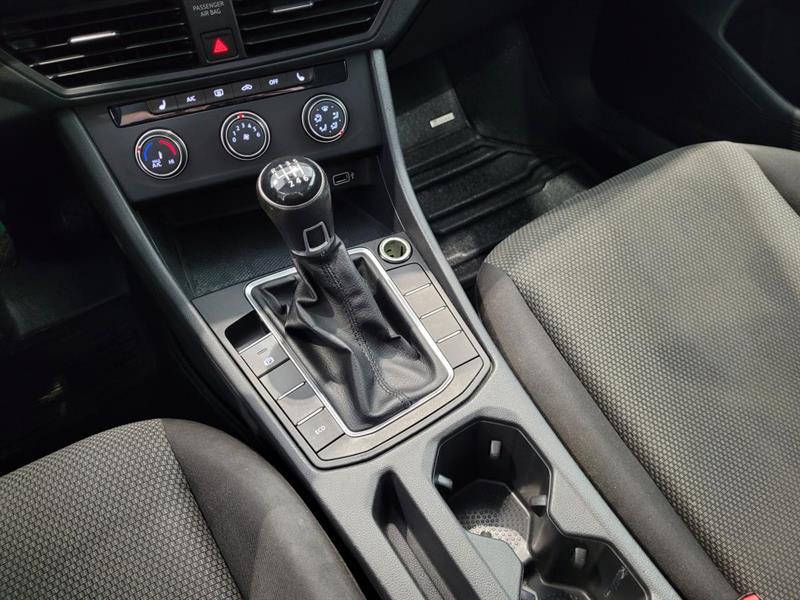 volkswagen Jetta 2019 - 13