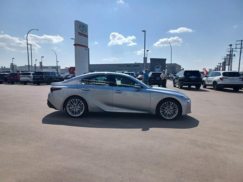 lexus IS 300 2022 - 6