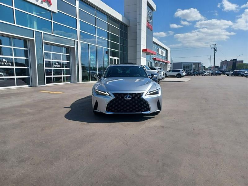 lexus IS 300 2022 - 8