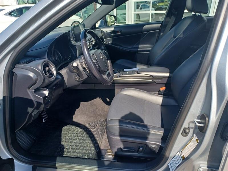 lexus IS 300 2022 - 10