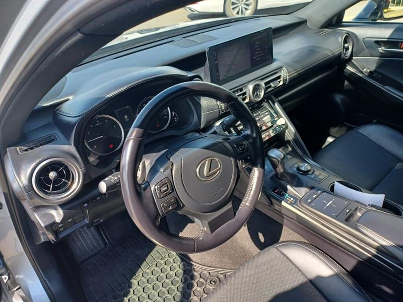 lexus IS 300 2022 - 11