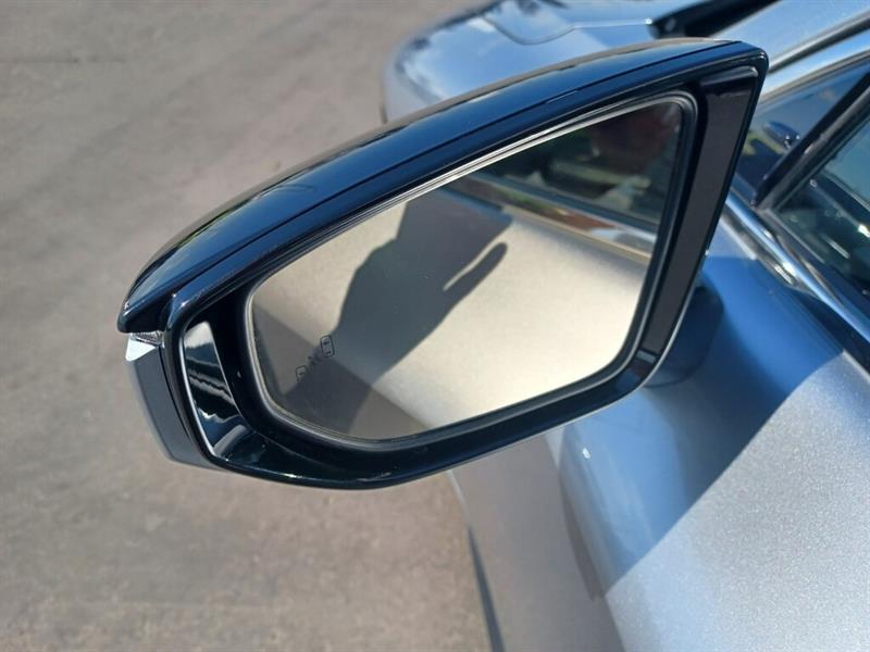 lexus IS 300 2022 - 12