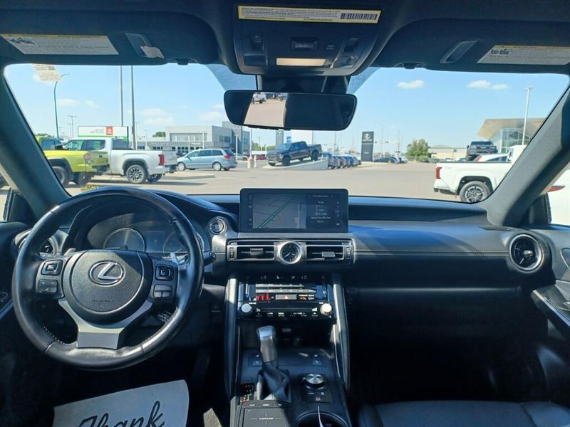 lexus IS 300 2022 - 16