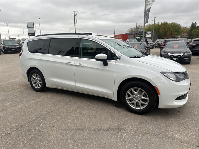 chrysler Pacifica 2017 - 11
