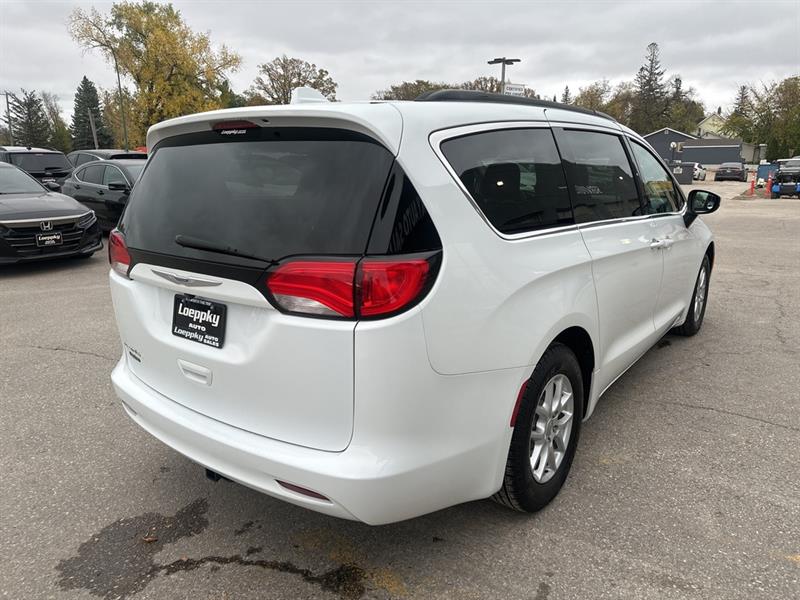 chrysler Pacifica 2017 - 13