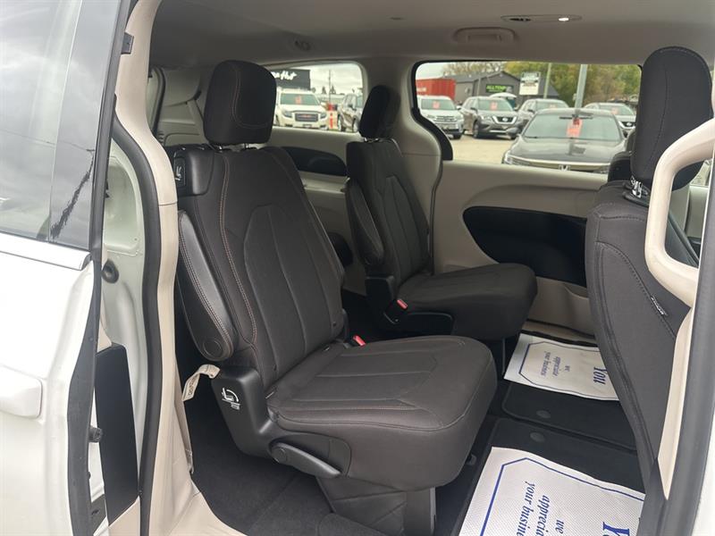 chrysler Pacifica 2017 - 21