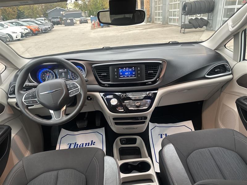 chrysler Pacifica 2017 - 22