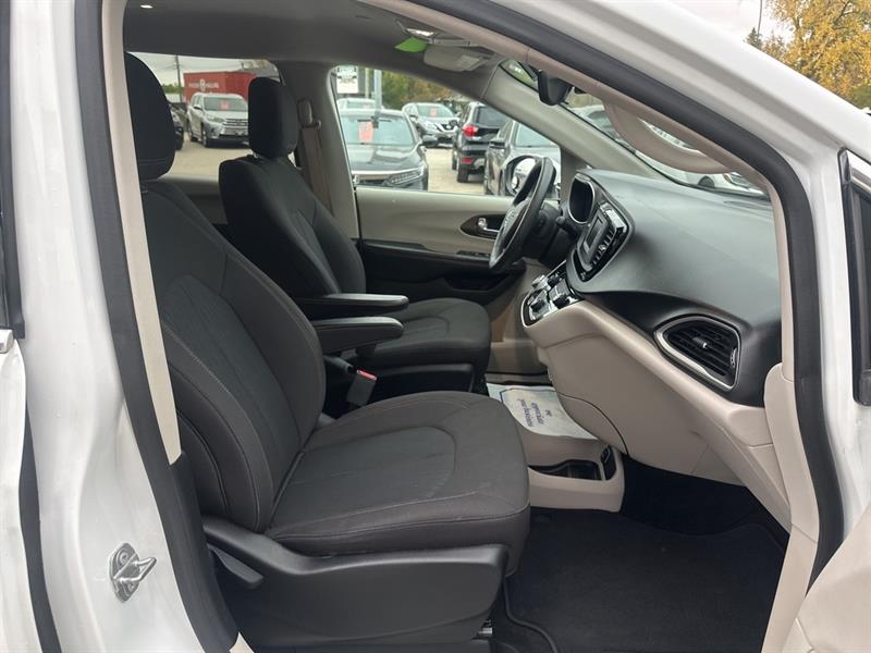 chrysler Pacifica 2017 - 23
