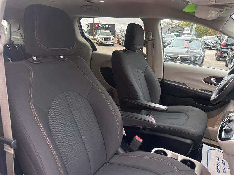 chrysler Pacifica 2017 - 24