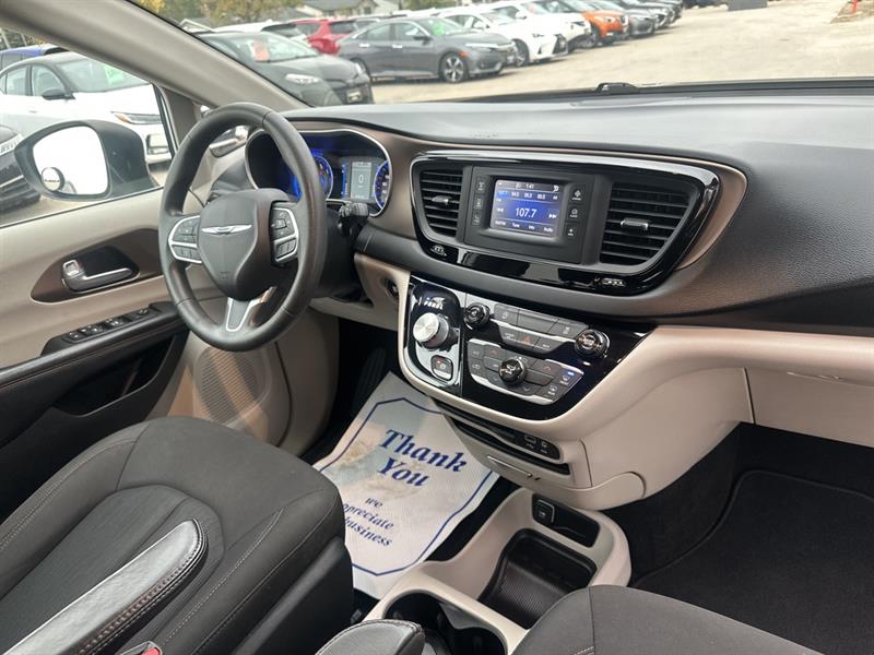 chrysler Pacifica 2017 - 25