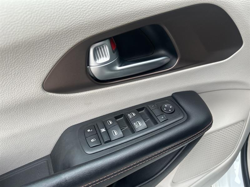 chrysler Pacifica 2017 - 26