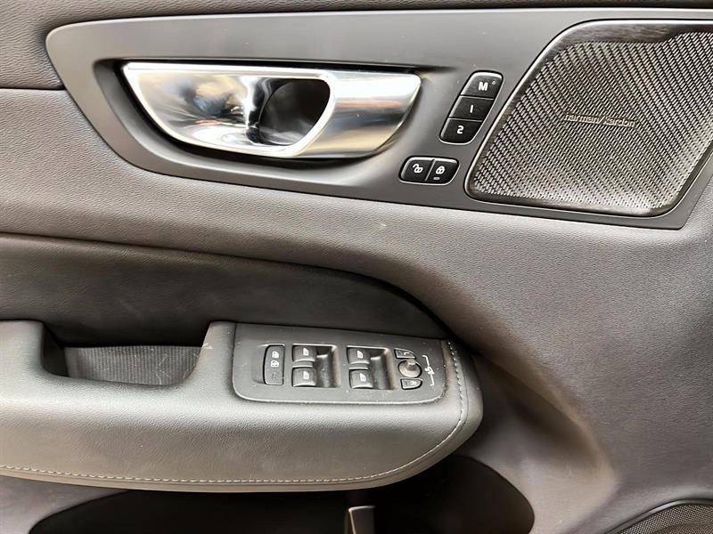 volvo XC60 2024 - 25