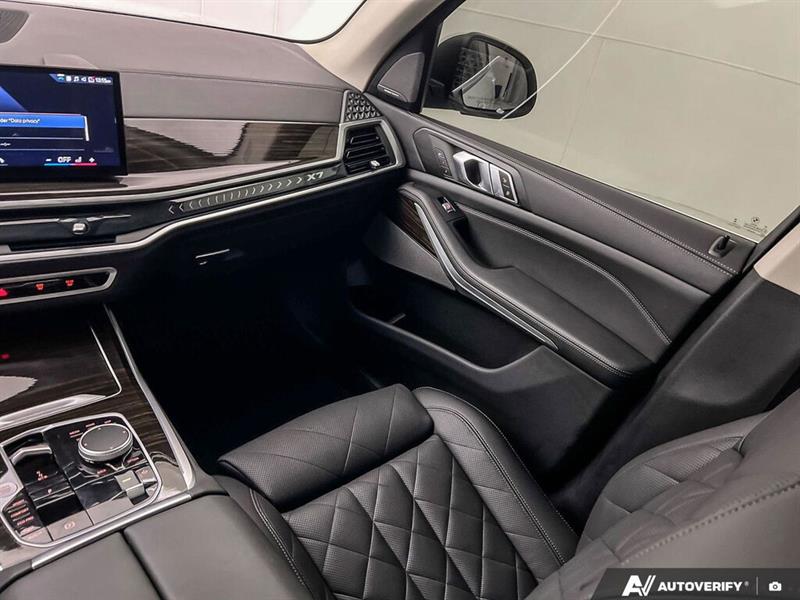 bmw X7 2024 - 25