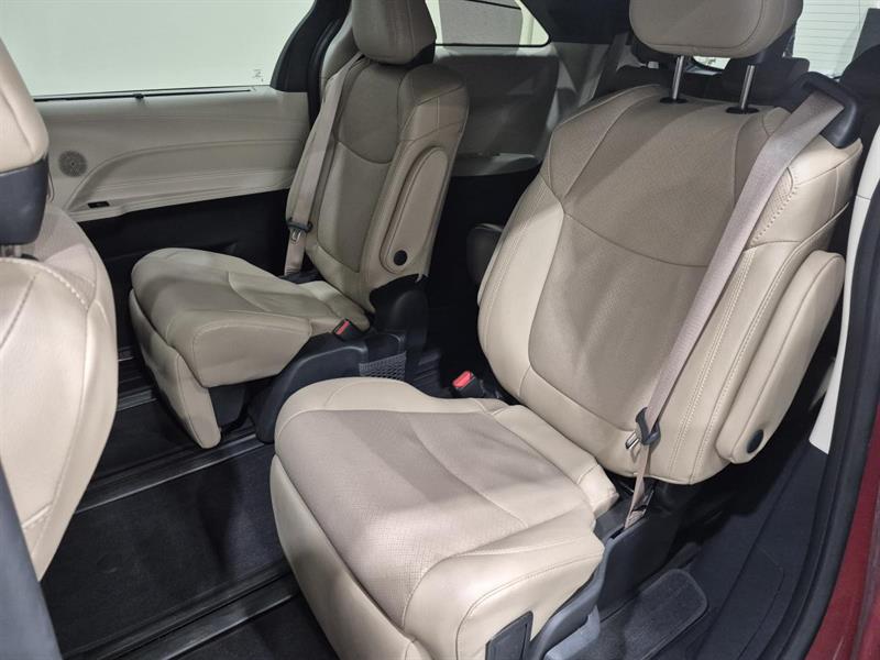 toyota Sienna Hybrid 2024 - 25