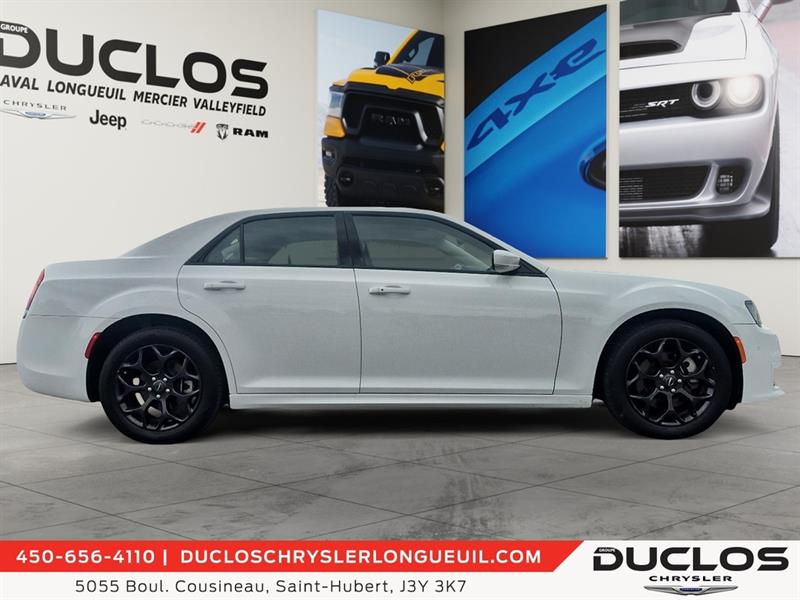 chrysler 300 2023 - 9