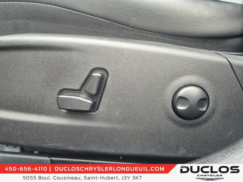 chrysler 300 2023 - 16