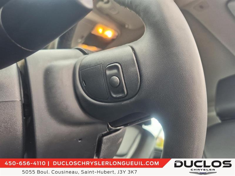 chrysler 300 2023 - 17