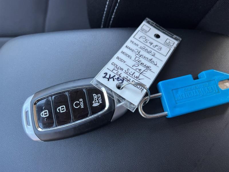 hyundai Venue 2023 - 25