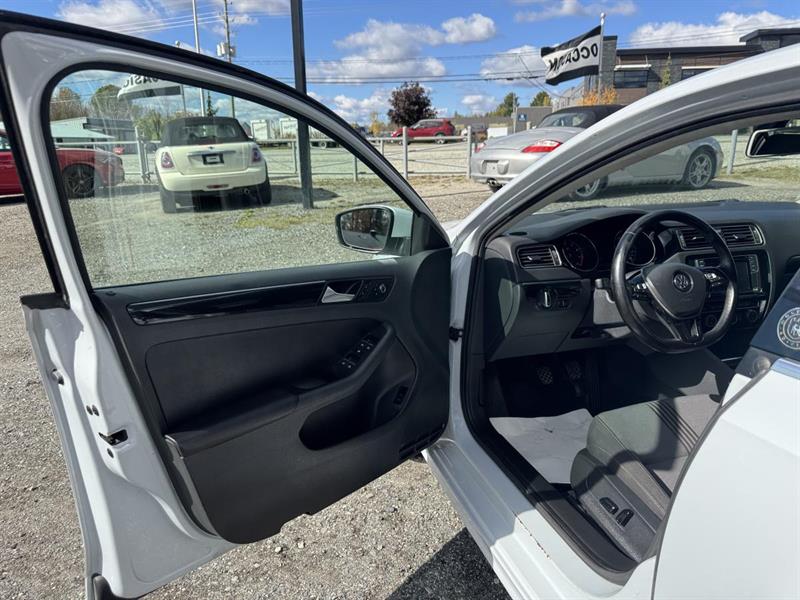 volkswagen Jetta 2017 - 12