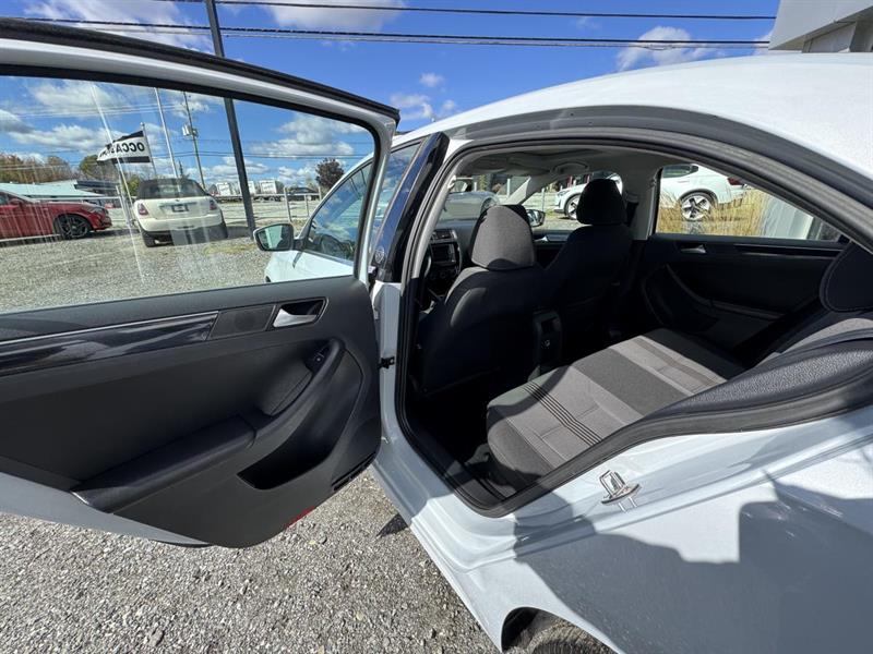 volkswagen Jetta 2017 - 24