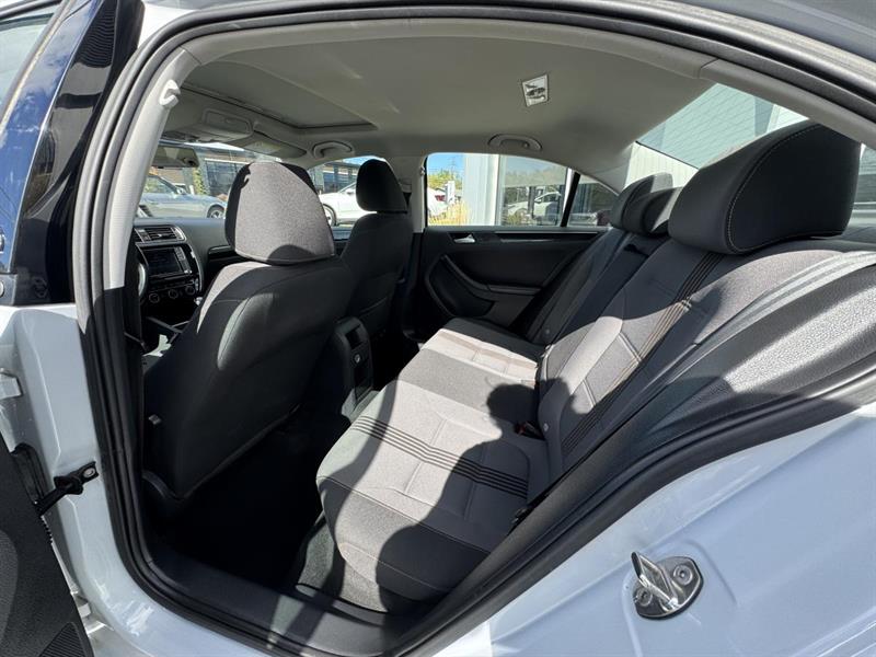 volkswagen Jetta 2017 - 25