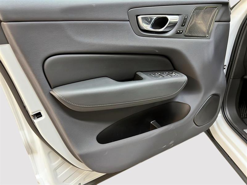 volvo XC60 2023 - 25