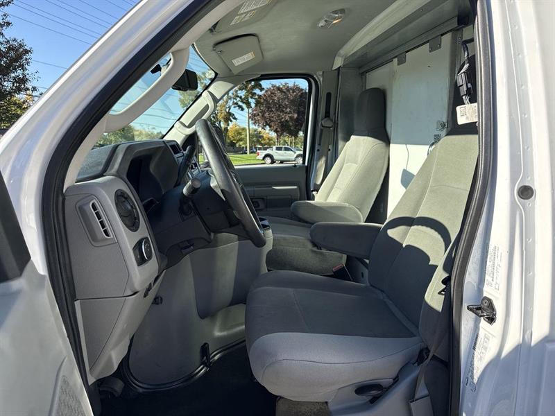 ford E-450 Cutaway 2023 - 11