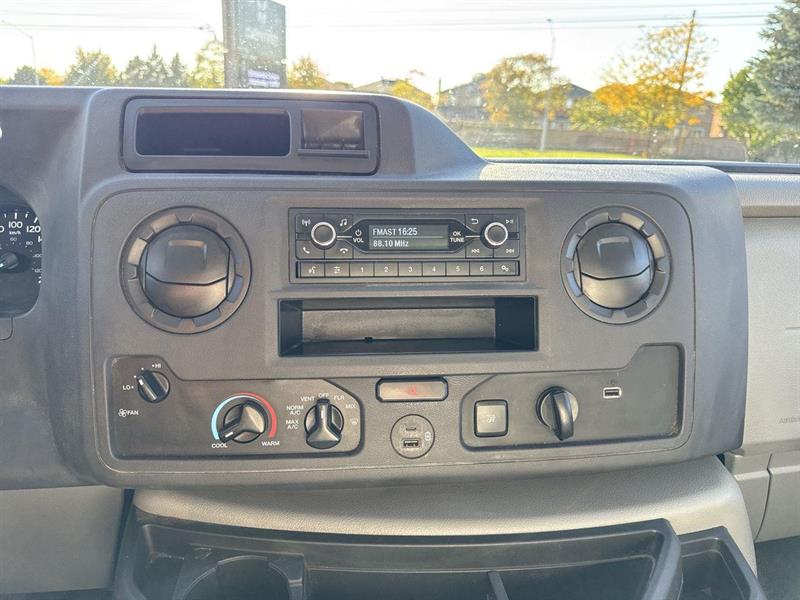 ford E-450 Cutaway 2023 - 16