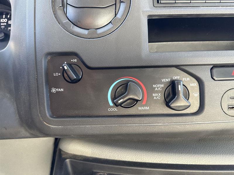 ford E-450 Cutaway 2023 - 18