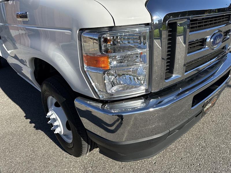 ford E-450 Cutaway 2023 - 24