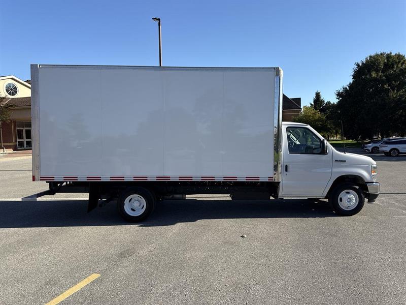 ford E-450 Cutaway 2023 - 27