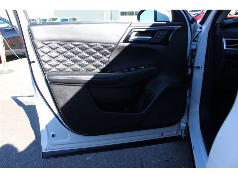 mitsubishi Outlander rechargeable 2023 - 37