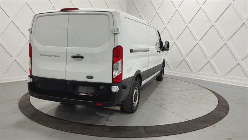 ford Transit-250 Cargo 2024 - 8