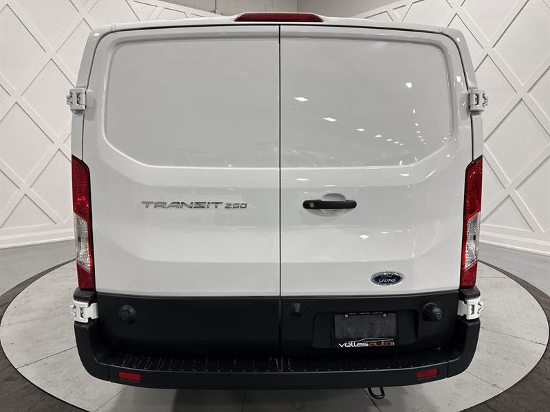 ford Transit-250 Cargo 2024 - 28