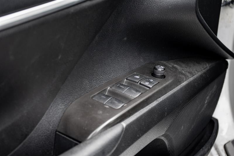 toyota Camry 2023 - 21