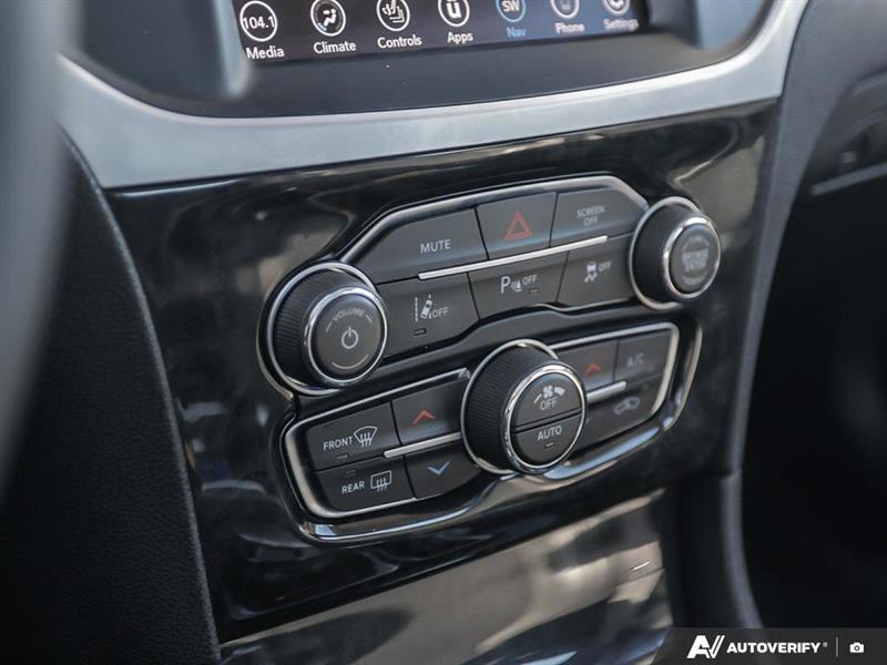 chrysler 300 2023 - 14