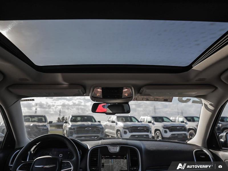 chrysler 300 2023 - 27